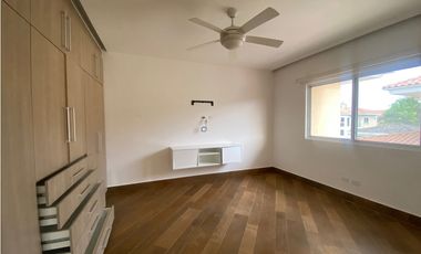 ALQUILO CASA CON PISCINA  LB EN PALMERAS DEL ESTE COSTA DEL ESTE