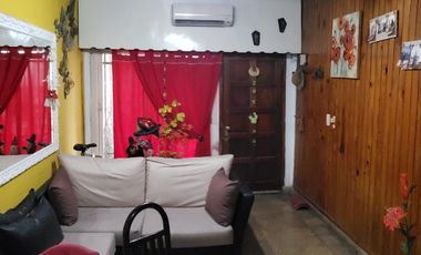 Casa Fondo en venta en Isidro Casanova