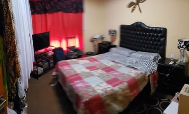Casa Fondo en venta en Isidro Casanova