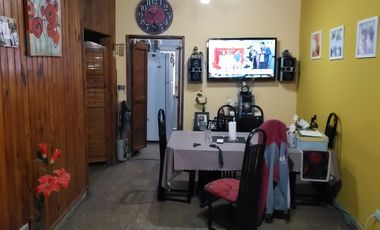 Casa Fondo en venta en Isidro Casanova