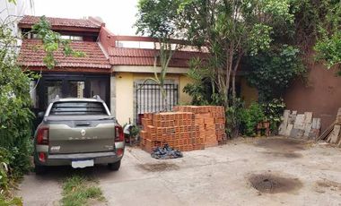 Casa Fondo en venta en Isidro Casanova