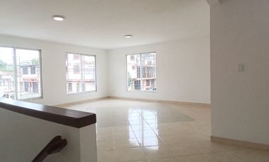 casa en arriendo en bretaña. Cod A123337