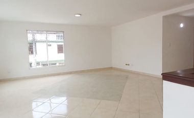 casa en arriendo en bretaña. Cod A123337