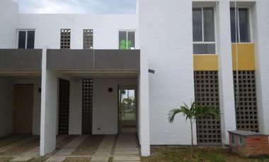 casa condominio en arriendo en el castillo. Cod A2002