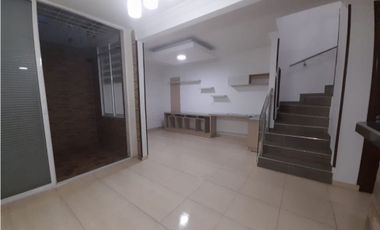 Se vende casa de dos pisos en conjunto Ciudad Santa Bárbara Palmira