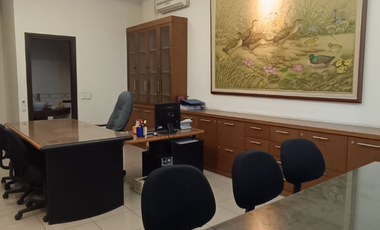 GEDUNG RUKAN COK AGUNG TRESNA DAN DEWI MADRI RENON DENPASAR, BALI