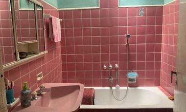 Casa 3 amb.a reciclar con cochera y fondo en Bernal oeste