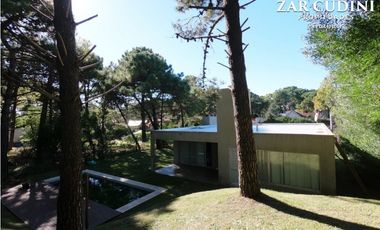 VENTA CASA 4 AMBIENTES PINAMAR