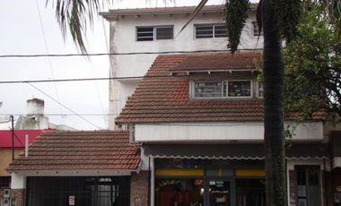 VENTA DE CASA 6 AMBIENTES MÁS LOCAL COMERCIAL - TODOS LOS DESTINOS - 320 M2 - MONTE GRANDE APTO A CREDITO