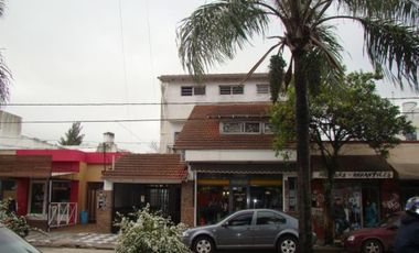 VENTA DE CASA 6 AMBIENTES MÁS LOCAL COMERCIAL - TODOS LOS DESTINOS - 320 M2 - MONTE GRANDE APTO A CREDITO