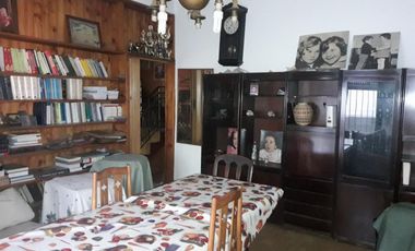 VENTA DE CASA 6 AMBIENTES MÁS LOCAL COMERCIAL - TODOS LOS DESTINOS - 320 M2 - MONTE GRANDE APTO A CREDITO