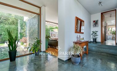Segura y amplia casa en condominio La Reina Alta