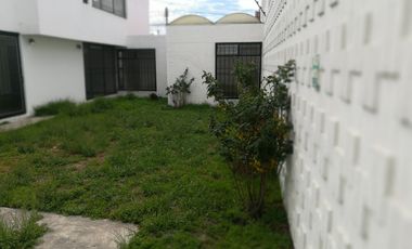 Rento para Oficinas casa grande en  Col. Huexotitla, Puebla