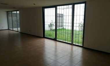 Rento para Oficinas casa grande en  Col. Huexotitla, Puebla