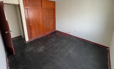 Se Vende Casa De Dos Pisos En Urbanización Idelfonso Coloma Sullana En Pasaje Muy Cerca A Calle José De Lama