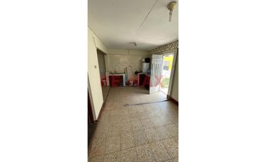 Se Vende Casa De Dos Pisos En Urbanización Idelfonso Coloma Sullana En Pasaje Muy Cerca A Calle José De Lama