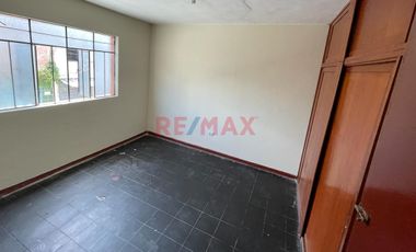 Se Vende Casa De Dos Pisos En Urbanización Idelfonso Coloma Sullana En Pasaje Muy Cerca A Calle José De Lama