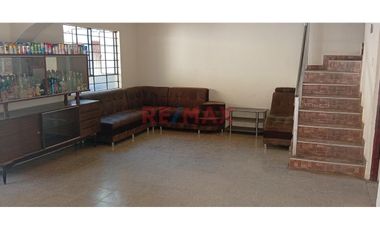 Se Vende Casa De Dos Pisos En Urbanización Idelfonso Coloma Sullana En Pasaje Muy Cerca A Calle José De Lama