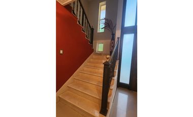 VENDO CHALET DE CATEGORIA PREMIUM EN BARRIO DALVIAN MENDOZA