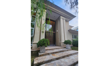 VENDO CHALET DE CATEGORIA PREMIUM EN BARRIO DALVIAN MENDOZA