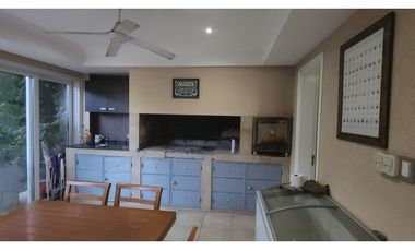 VENDO CHALET DE CATEGORIA PREMIUM EN BARRIO DALVIAN MENDOZA