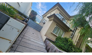 VENDO CHALET DE CATEGORIA PREMIUM EN BARRIO DALVIAN MENDOZA