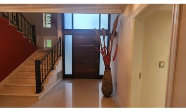 VENDO CHALET DE CATEGORIA PREMIUM EN BARRIO DALVIAN MENDOZA