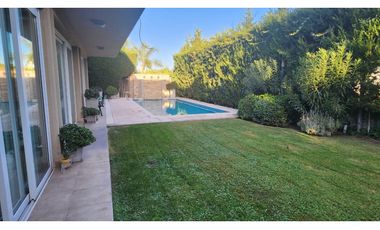 VENDO CHALET DE CATEGORIA PREMIUM EN BARRIO DALVIAN MENDOZA