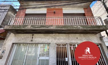 Casa  Macrocentro con local comercial de acceso independiente 2 dorm garage zona hospital español