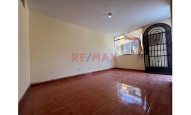 🏡✨ ¡Vendo Casa De 2 Pisos Con Gran Potencial De Inversión En Ciudad Del Deporte  Ventanilla! ✨🏡
