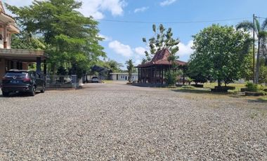 RUMAH MEWAH 2 LANTAI DENGAN TANAH YANG SANGAT LUAS DI PURWOREJO