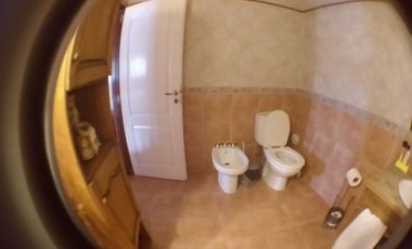 HERMOSA CASA EN VENTA CON 3 HABITACIONES, PILETA Y QUINCHO, QUILMES 1900 -TEMPERLEY-