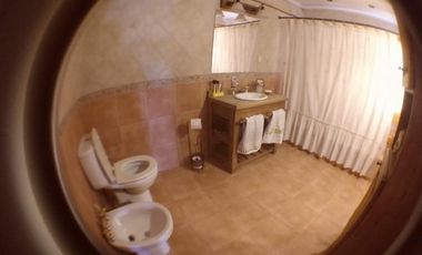 HERMOSA CASA EN VENTA CON 3 HABITACIONES, PILETA Y QUINCHO, QUILMES 1900 -TEMPERLEY-