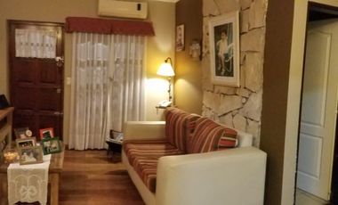 HERMOSA CASA EN VENTA CON 3 HABITACIONES, PILETA Y QUINCHO, QUILMES 1900 -TEMPERLEY-