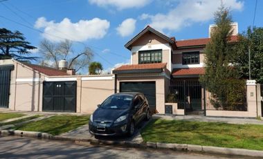 HERMOSA CASA EN VENTA CON 3 HABITACIONES, PILETA Y QUINCHO, QUILMES 1900 -TEMPERLEY-