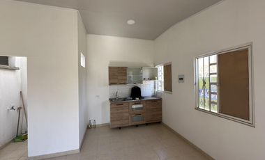 casa en arriendo en el carmelo. Cod A111466