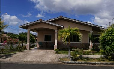 Se VENDE / ALQUILA Casa en Valle del río - Penonomé