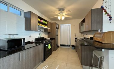 VENDO APARTAMENTO AMOBLADO EN PLAYA BLANCA, PH WATERWAYS (2)