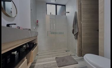 apartamento en arriendo/venta en loma del escobero. Cod V13932