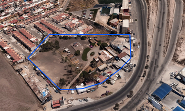 Tijuana, terreno en venta en el acceso a Santa Fe, sobre avenida principal.
