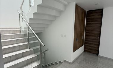 SURPONIENTE EN XARAMA AMPLIA EXCELENTES ESPACIOS