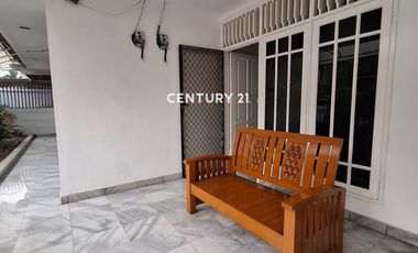 Disewakan Rumah Satu Lantai Dekat Mall Di Pondok Indah
