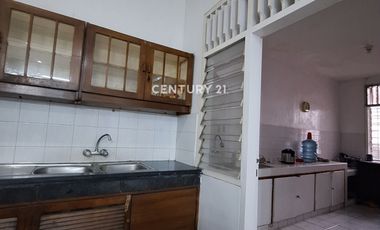 Disewakan Rumah Satu Lantai Dekat Mall Di Pondok Indah