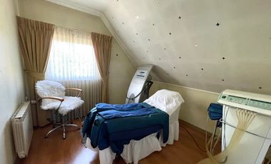 Impecable casa esquina en calle San martin