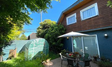 Impecable casa esquina en calle San martin