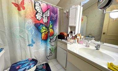 Impecable casa esquina en calle San martin