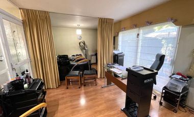 Impecable casa esquina en calle San martin