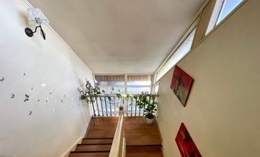 Impecable casa esquina en calle San martin