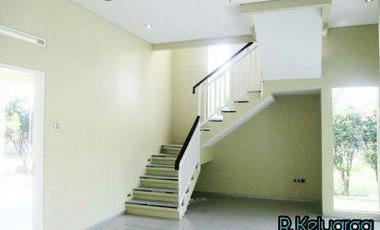 Di Sewakan Rumah Besar Siap Huni 4 Kamar Posisi HOEK di Antapani Bandung