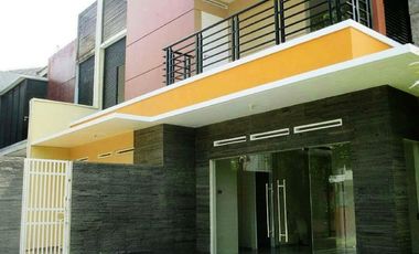 Di Sewakan Rumah Besar Siap Huni 4 Kamar Posisi HOEK di Antapani Bandung